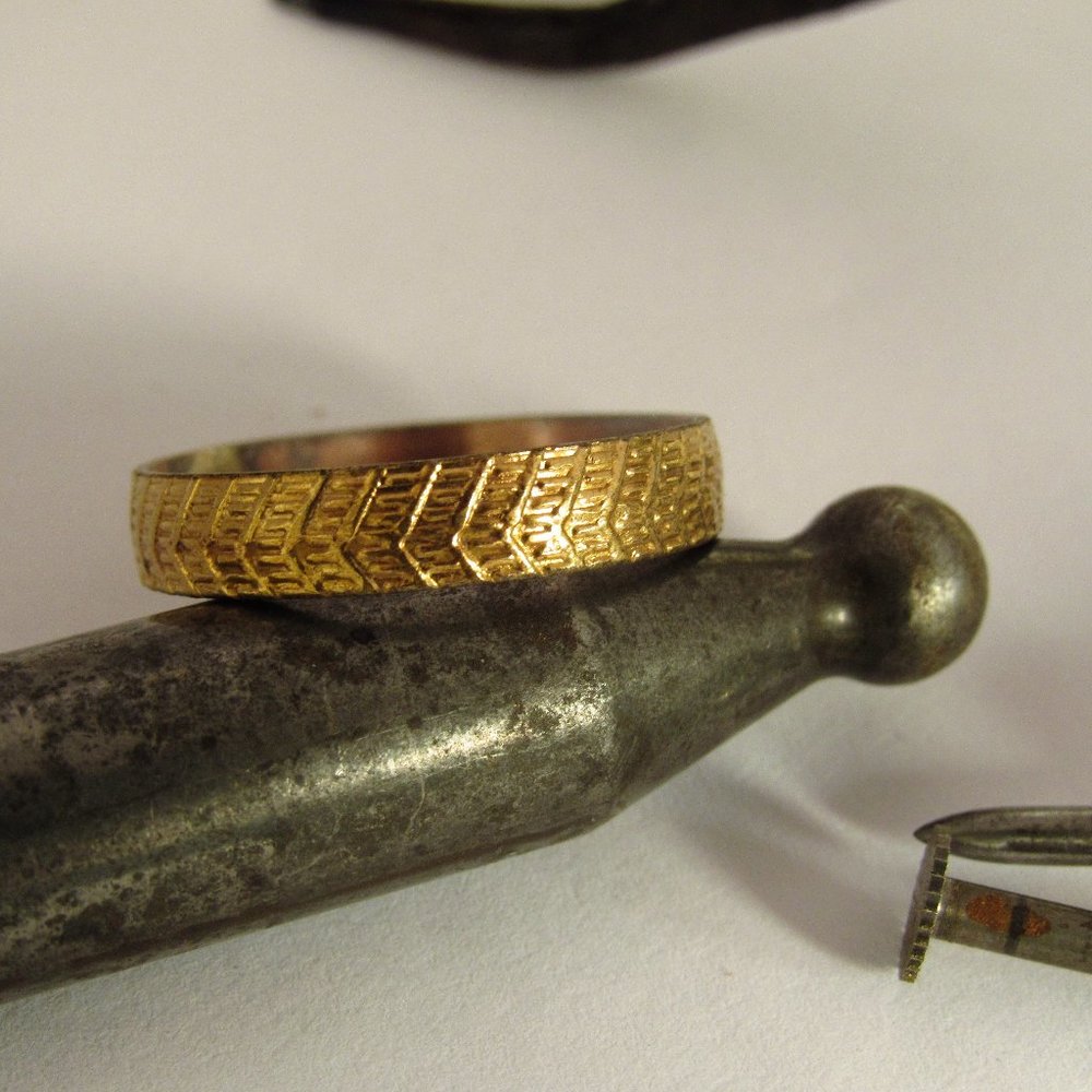 Wedding ring for men. 14k Yellow gold wedding ring